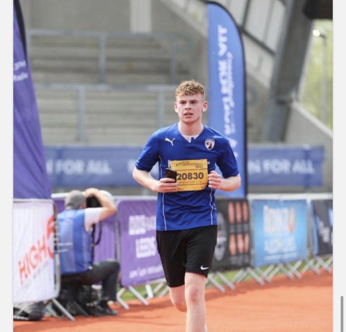rmesport_'s tweet photo. I’m running the Leeds Marathon on May 12th for @Ashgate_Hospice in memory of my Grandad, Garry Evans. 

I ran the half last year and we raised £800 for Ashgate Hospice. 💙

https://t.co/59L0Rko6os

Any donations or shares are massively appreciated!

#spireites @chesterfieldfc https://t.co/llgExhXrbX