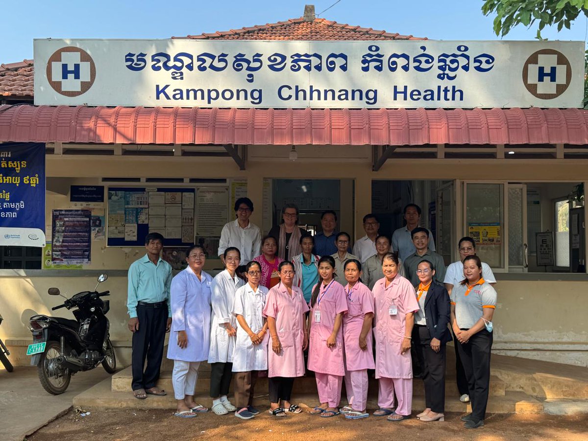 Visited a health center and primary school in Kampong Chhnang municipality to observe USAID-supported social accountability interventions. Great to see Cambodian citizens engaging with local governments to improve primary education, healthcare and municipal services.