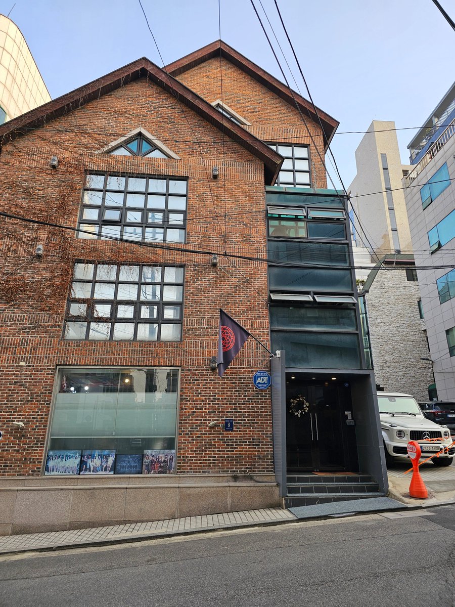swiftsomnia1's tweet photo. Finally made the pilgrimage https://t.co/5fgiYJQ68I