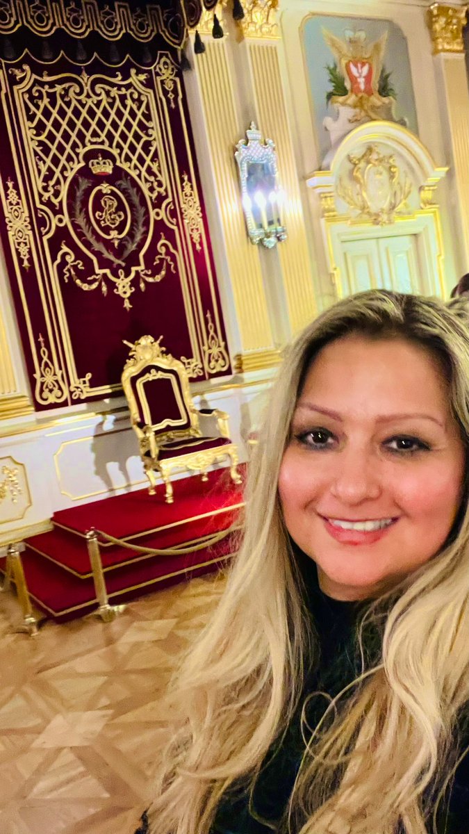 slallu1's tweet photo. The royal castle of Warsaw stunning.
.
.
#royalcastle #castle #poland #tourist https://t.co/EDitH4GipT