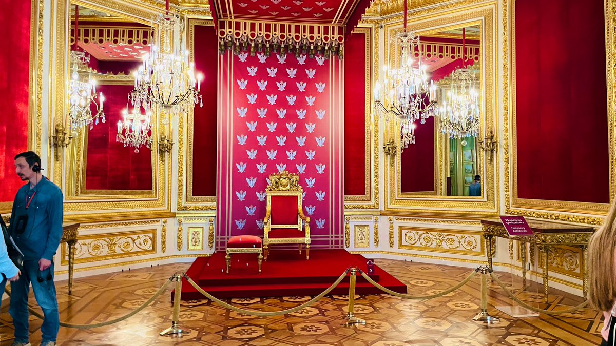 slallu1's tweet photo. The royal castle of Warsaw stunning.
.
.
#royalcastle #castle #poland #tourist https://t.co/EDitH4GipT