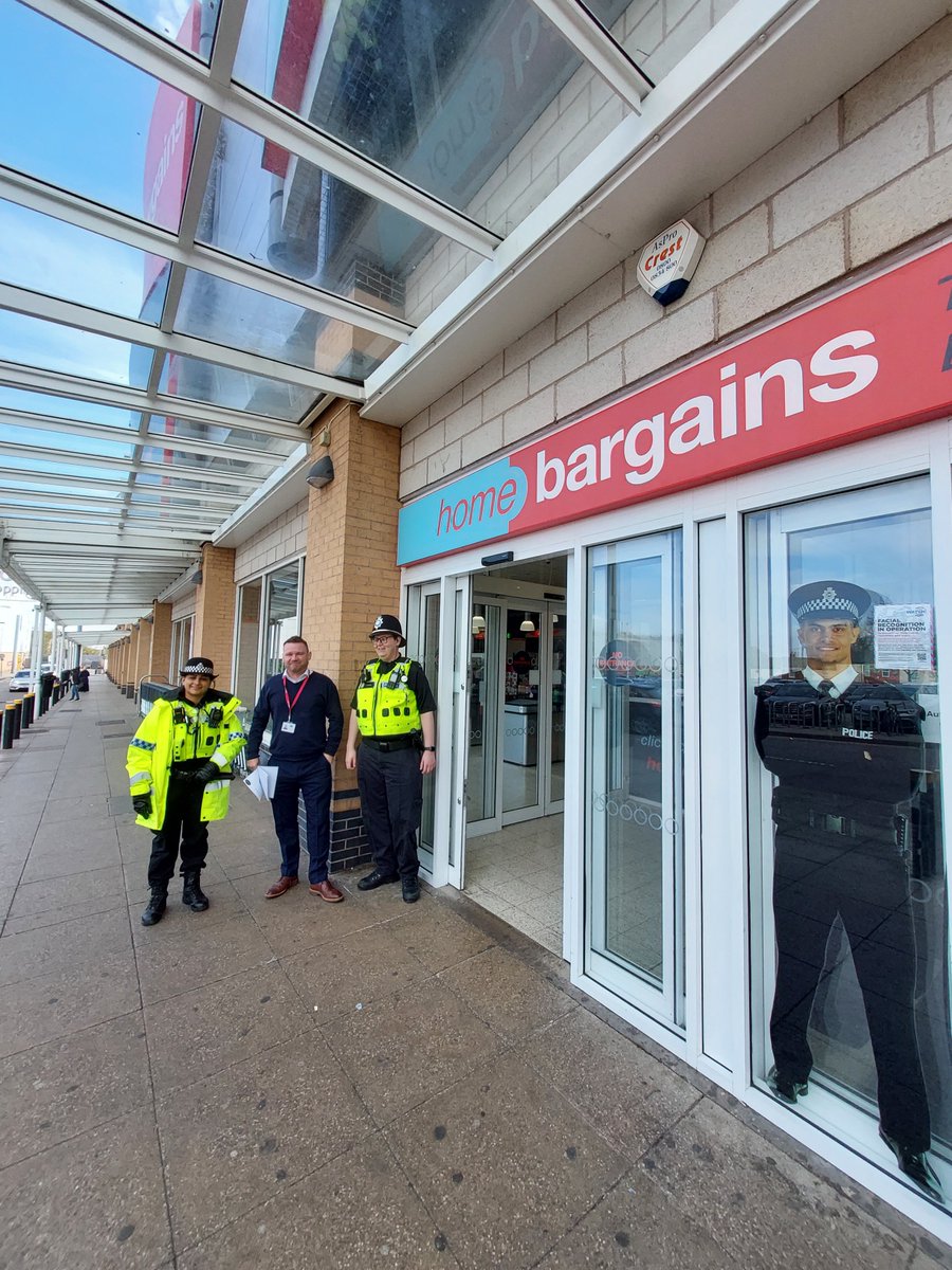 SmethwickWMP's tweet photo. On Windmills Retail Park, Capehill liaising with staff great to see 'Facewatch' in store and working together #OpAdvance @SandwellPolice @homebargains @WMPolice @kim https://t.co/DSIyCulMYH
