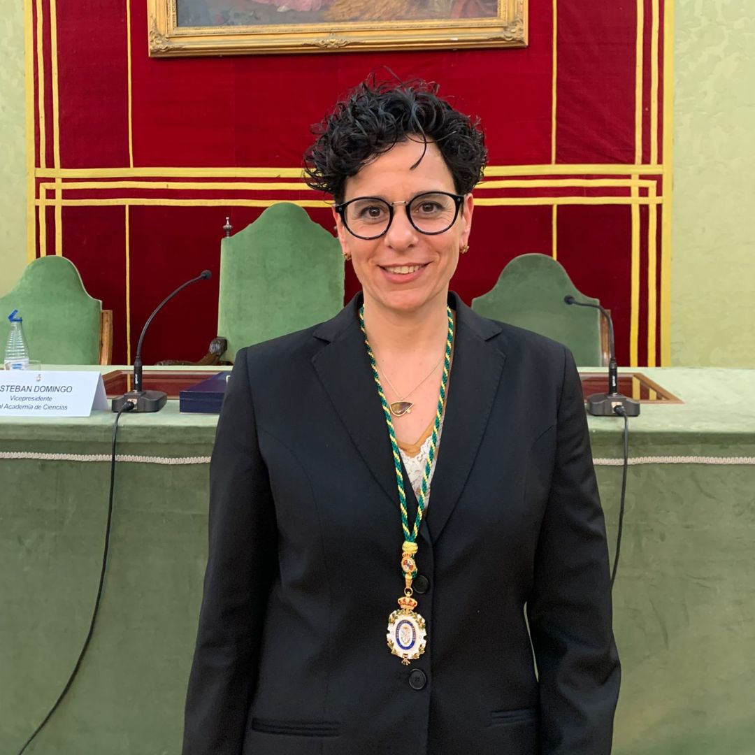 IRBBarcelona's tweet photo. 🗣️Dra. Núria López-Bigas: "Estudiar el tejido sano nos ayudará a entender el inicio del #Cáncer ".

🎓La investigadora del #IRBBarcelona y catedrática de la @UPFBarcelona es la primera experta en bioinformática nombrada académica numeraria de la @RACiencias.

➡️https://t.co/TqkN0qmIvl