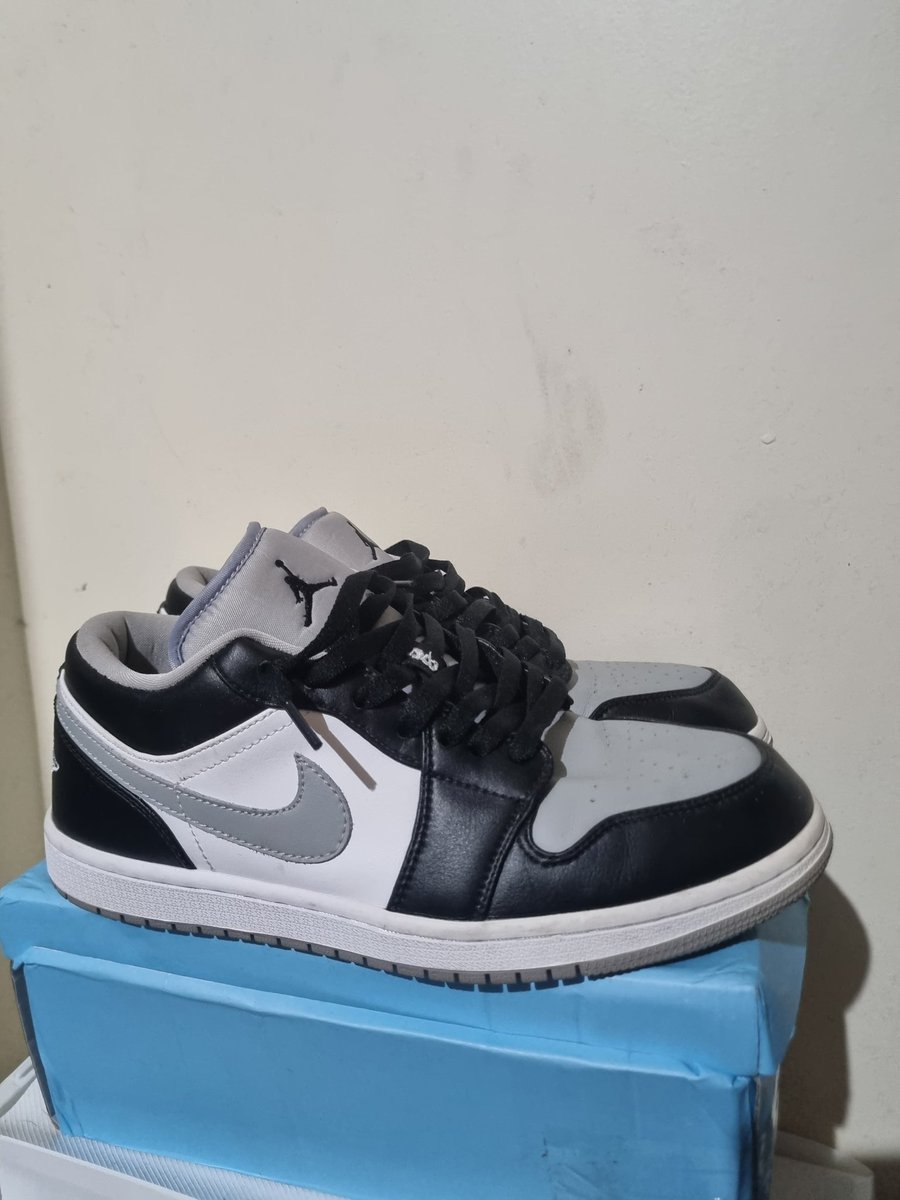 nnakyugf's tweet photo. WTS / WANT TO SELL
Preloved Sepatu Jordan 1 Smoke Grey Low
Size 43 (27,5cm) , 650k nego!! 
• no box
• barcode ✅
• co 🍊 || gratong ✅
• dom Bogor https://t.co/CHPEga8FQa