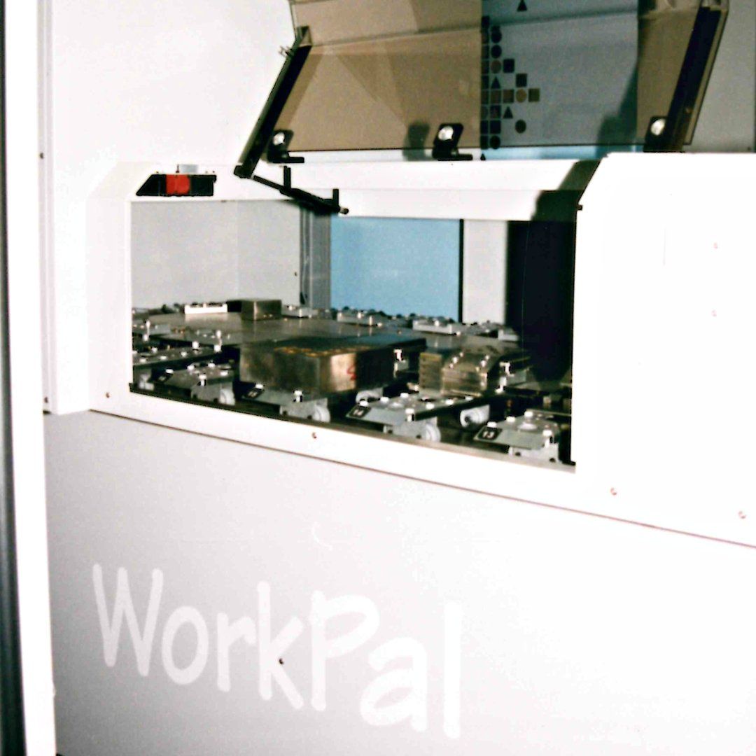 ndprecision's tweet photo. We have always enjoyed using cutting edge technology. Even back in the day we were using robots! 

🖱️ - https://t.co/OgwC80faxM
📧 - sales@ndprecisionproducts.co.uk
📞 - 01271 345496

#Throwback #TBT #ThrowbackThursday #ukmfg #toolmaker #precisionengineers https://t.co/DEfklxRAcl