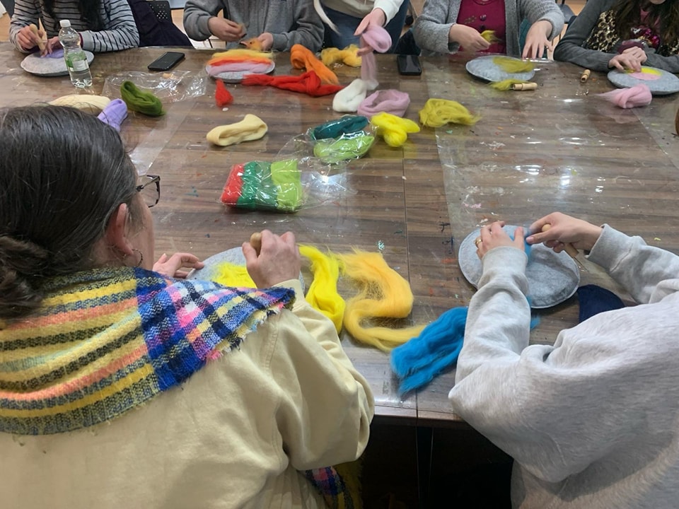 At last night's women and girls creative workshop we made needle felt animals and scenery! 🧵🧶

Funded by Medway Safer Streets to organise activities for women and girls, in support of their Violence Against Women and Girls campaign.
#WomenAndGirls #ChildFriendlyMedway #VAWG