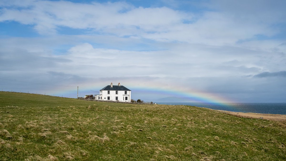 Somewhere before the rainbow 😍 #travel #travelphotography #travelphotographer #iona #isleofmull #landscape #rainbow #hope @VisitScotland @SallyWeather @BBCEarth @BBCTravelScot #countryside #BeautifulPlacesOnEarth #explorer