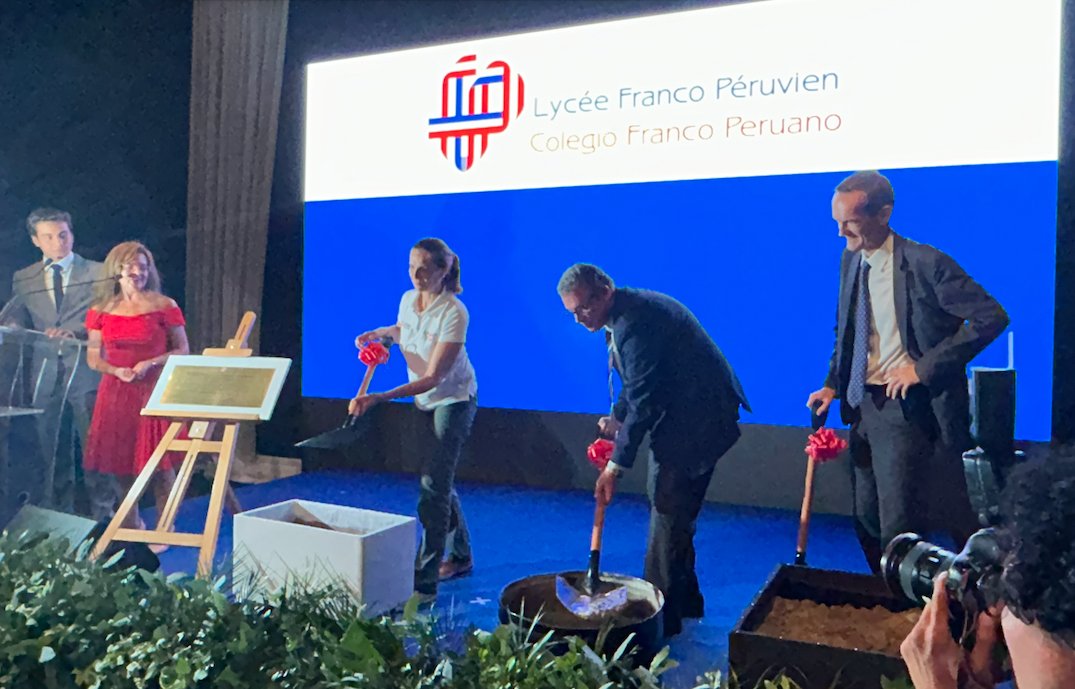 El Embajador de Francia <a href="/marcgiacomini/">Marc Giacomini</a> , el ministro de <a href="/MineduPeru/">Ministerio de Educación</a> , Morgan Quero, y la ministra de <a href="/viviendaperu/">Ministerio de Vivienda</a> , Hania Pérez de Cuéllar, colocaron la 1ra piedra de las nuevas instalaciones del Colegio Franco Peruano 🇫🇷🇵🇪. 
¡Ambos ministros fueron alumnos del <a href="/lfrancope/">COLEGIO FRANCO PERUANO</a> ! 1/4