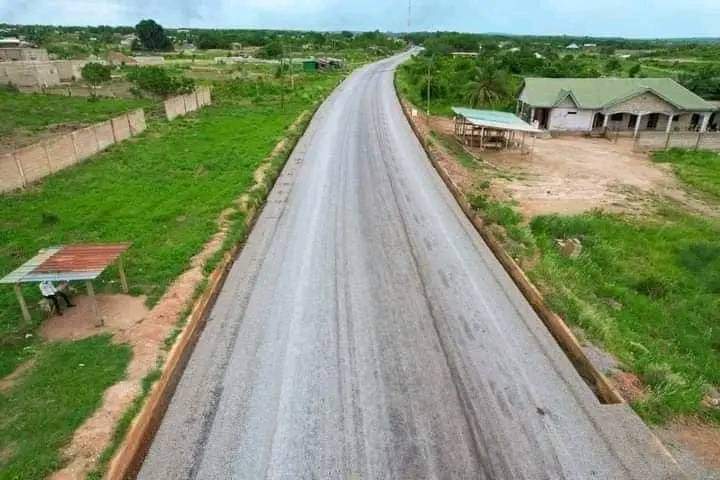 mmachuckwu's tweet photo. Infrastructure Update: Progress on reconstructing the 12.5km Ojobi-Senya Beraku road in the Central region, showcasing the impact of tax investments. #BuildingBetterRoads #AchievingGoals #DMB2024" https://t.co/8Dz3nCWwn6