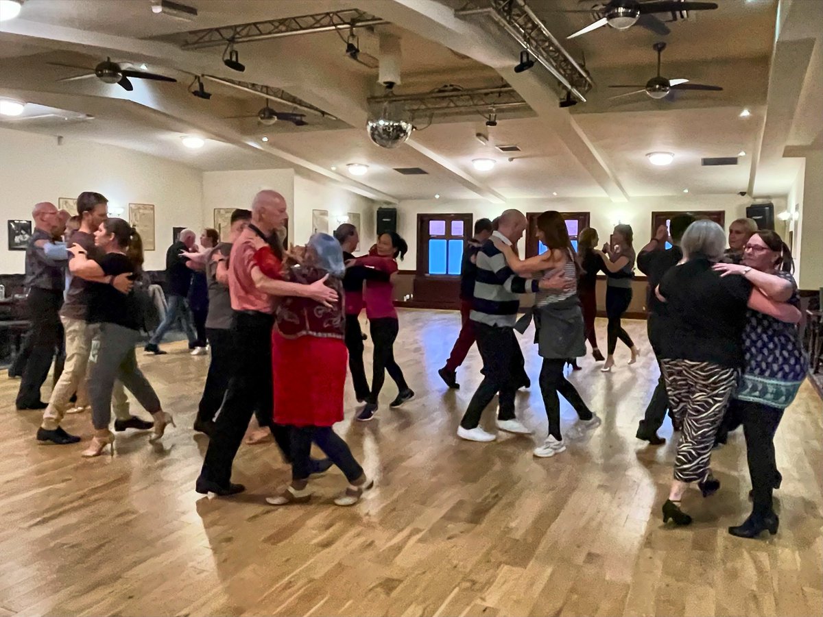 💃🏻🕺🏽QUICKSTEP💃🏻🕺🏽
Week two of Quickstep last night, and we added more choreography! We’ll be doing it all again next Wednesday at 7:30pm.😃
#Quickstep #Ballroom #DanceClass #AdultClass #EveningClass #DanceSchoolHull #RhythmAndDreams