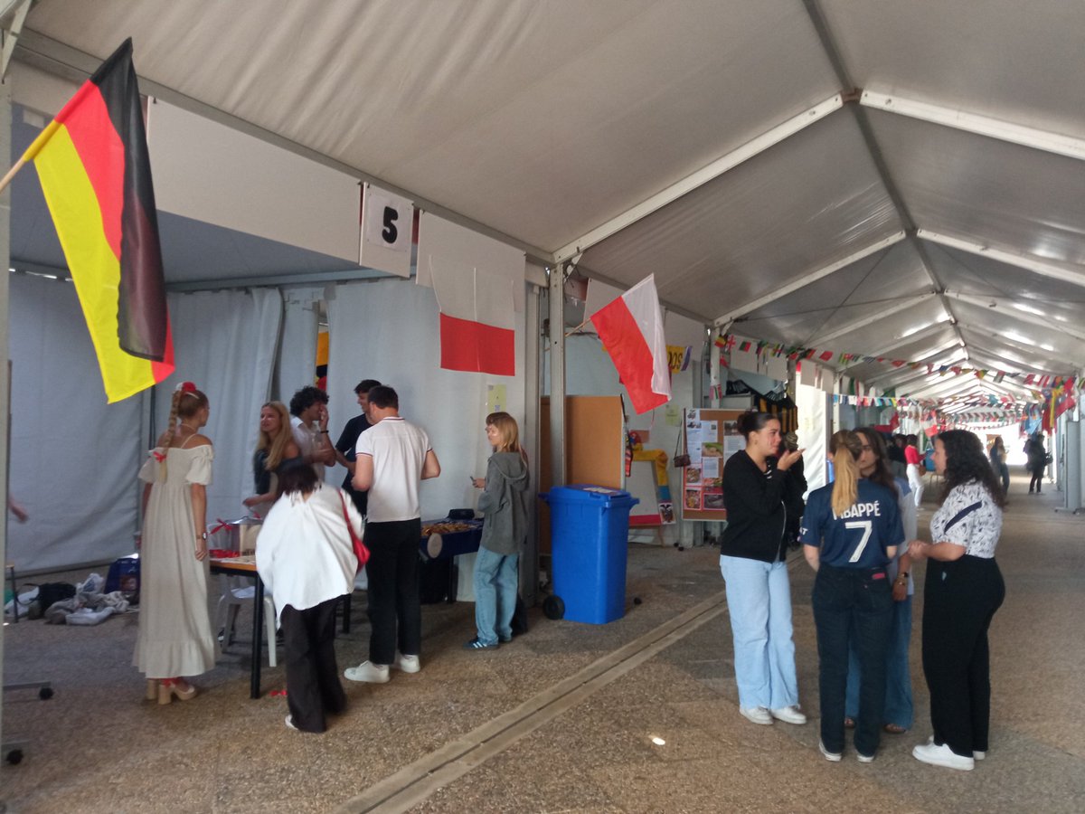 🙌Todo listo para que el pasillo central del Campus de la UAL muestre su aspecto más multicultural en la Feria de las Naciones 2024🌏 ¡Te esperamos! bit.ly/3JAeBOY