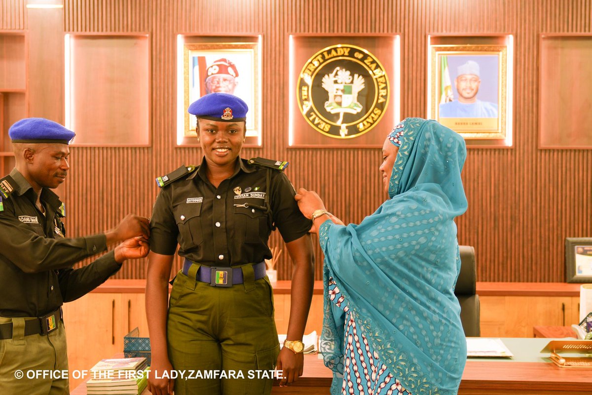 Yesterday, the First Lady of Zamfara State, H.E @Huriyyadl decorated one of her security personnel, Vivian Sunday, with the well-deserved rank of corporal. Hjy Huriyya conveyed her blessings to this dedicated officer, Vivian Sunday,