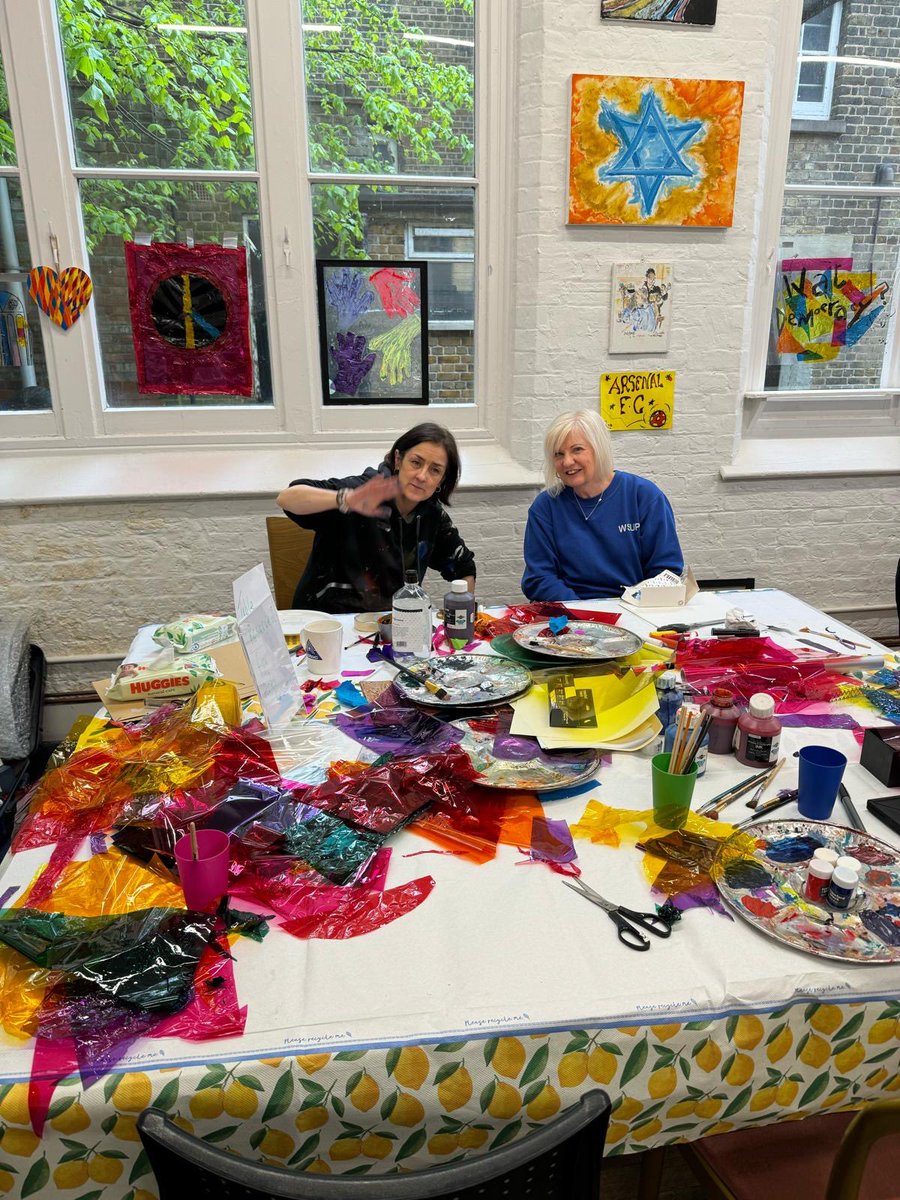 Happy to have launched our six-week Art Therapy programme in partnership with WSUP on Tuesday.  Our project funded by #TheEuropeanChallenge initiative aims to promote voter registration and active citizenship. @WSUP_Woolwich @ECF_tweets @Royal_Greenwich @Better_UK