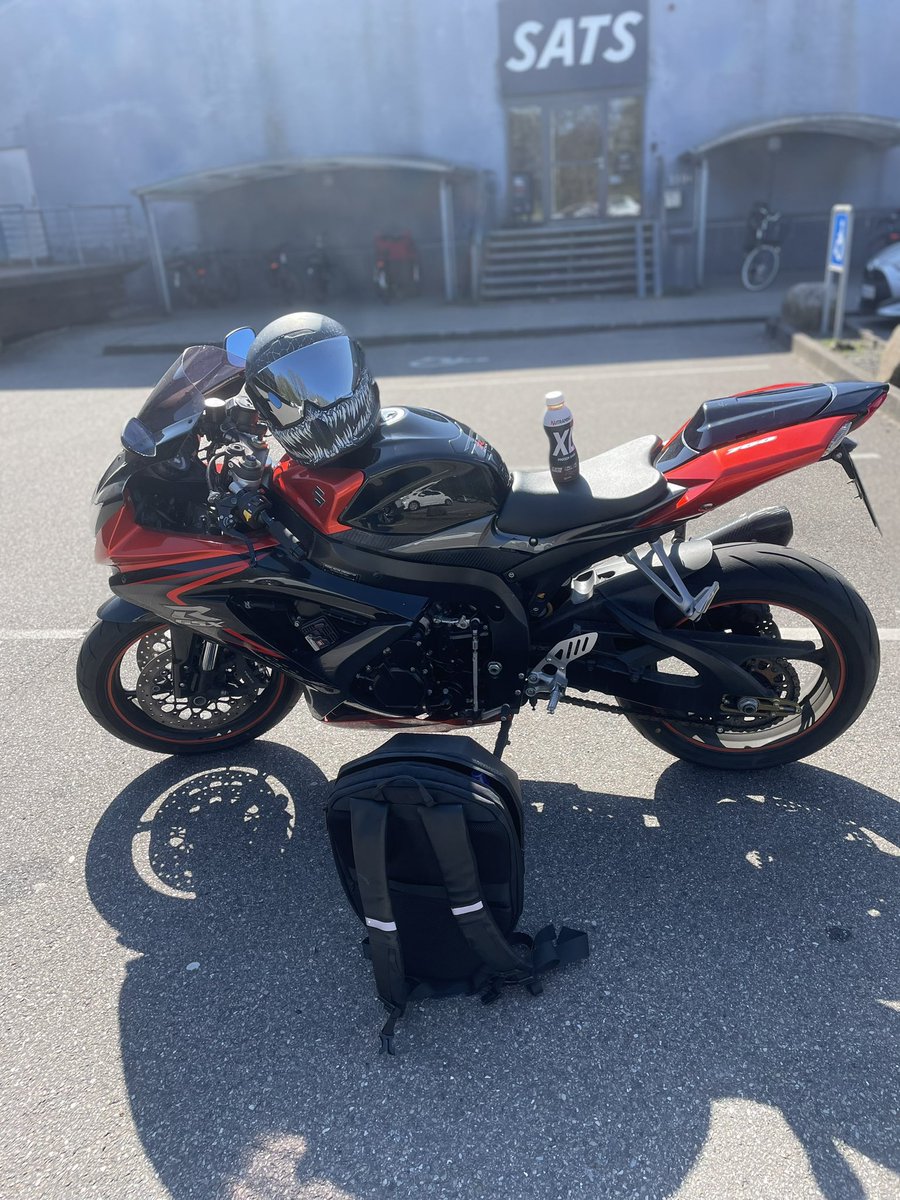 Glorious_E tweet media