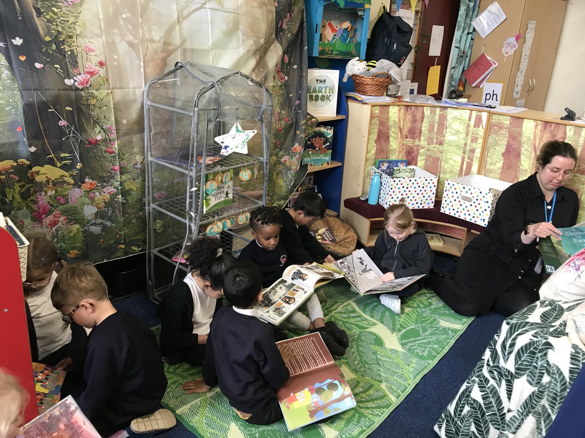 The children have been enjoying reading for pleasure in our Green Week pop-up library. How exciting to choose books from a greenhouse! @EarlsdonL