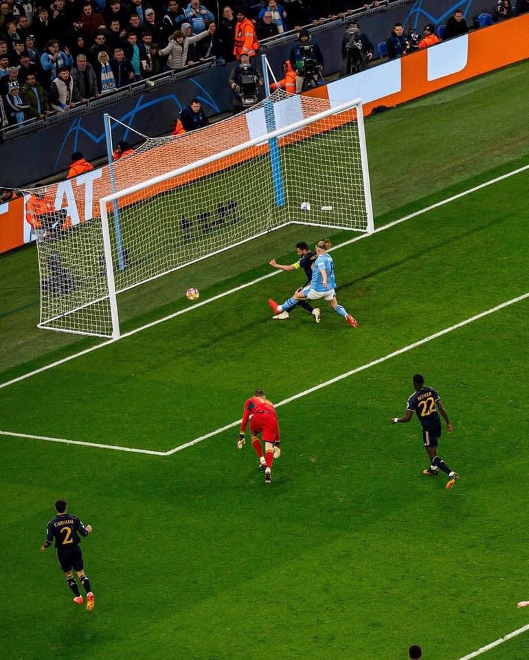 RealShelby22's tweet photo. Real Madrid robbed Man City
This was a clear goal😭😭😭 https://t.co/csKRNx8yEH