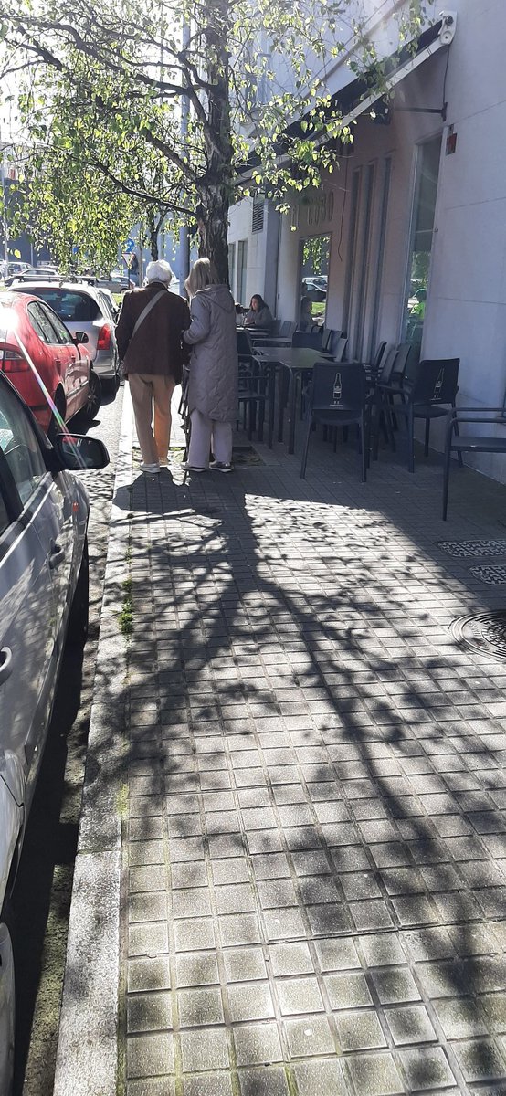 ManuelAlfonsoL9's tweet photo. @EloyTP esta es la Coruña que queremos.?....al lado ambulatorio los Mallos😔 https://t.co/u9QoKqZGlM