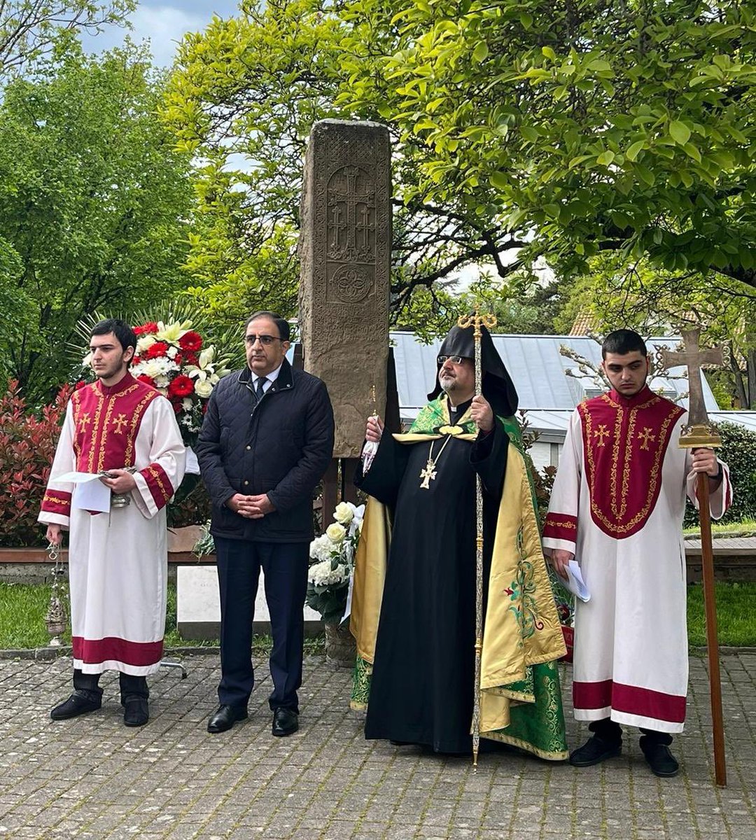 Commemoration of the #ArmenianGenocide109 at the St. Hagop Church of Geneva. Amb. Andranik Hovhannisyan stressed that impunity and denialism lead to new crimes and emphasised the importance of #genocide prevention #NeverAgain shorturl.at/goELW