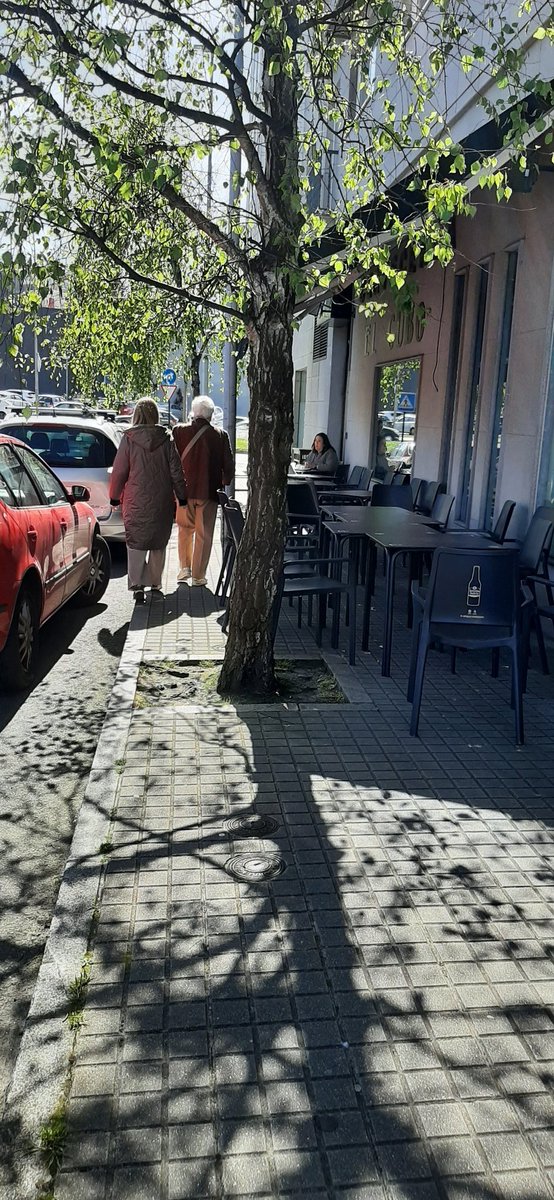 ManuelAlfonsoL9's tweet photo. @silcerino esta es la Coruña que queremos.?....al lado del ambulatorio los Mallos😔 https://t.co/0wrj8kri2K