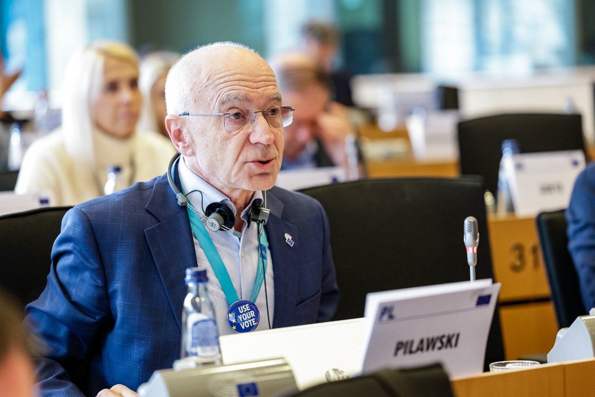 Women are protesting and working for #GenderEquality.

♀️♂️ It is crucial that we all work together to translate these initiatives into results.

@LechPilawski at #EESCplenary debate on #GenderEquality