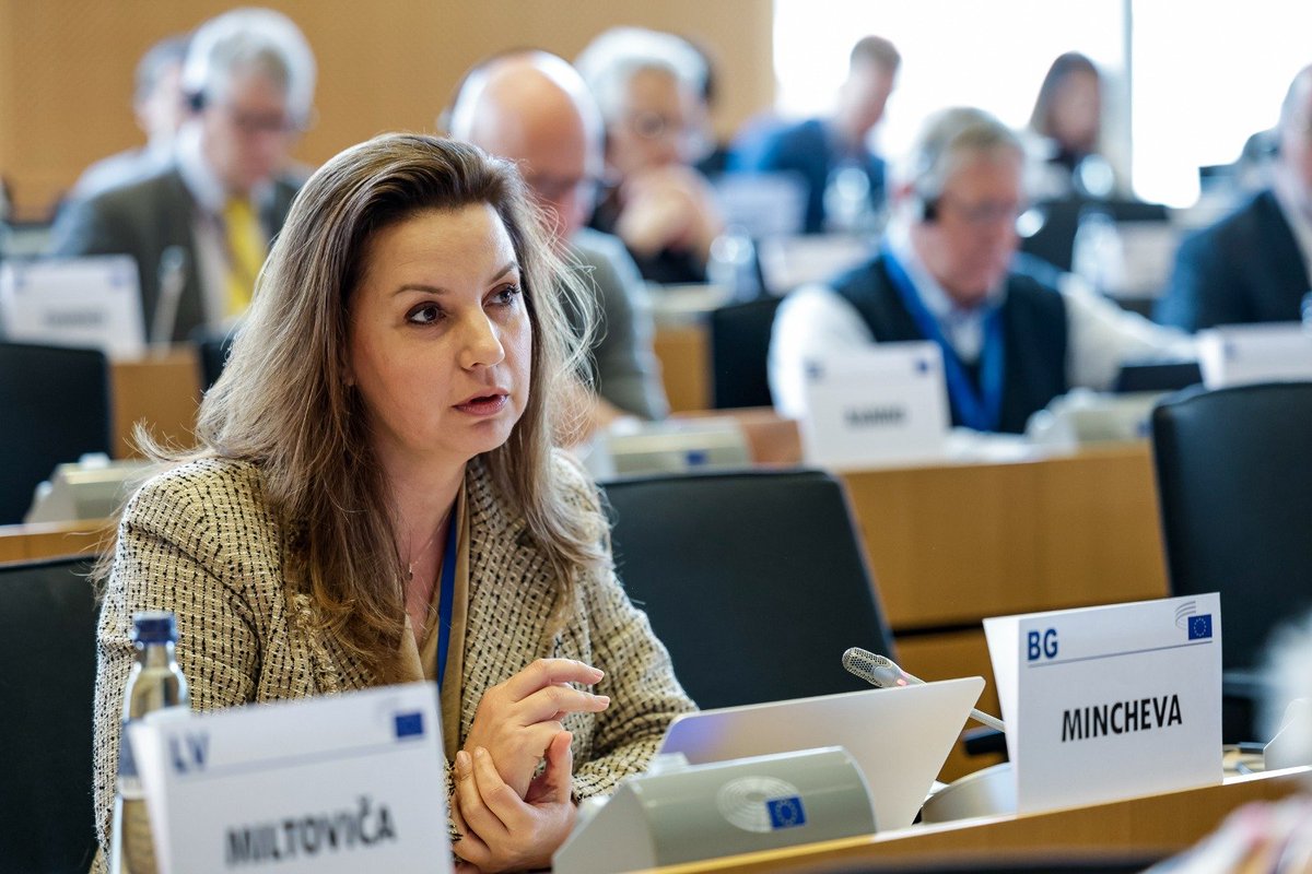 Let's not forget the massive added value women contribute to our economies as leaders, driving positive change.

♀️It's high time to dismantle the structural barriers that hold women back from using their full potential!

@mincheva_mariya at #EESCplenary debate on #genderequality