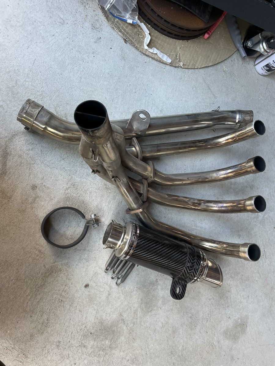 ryucl17re1214's tweet photo. NC42前期用LCI?danmoto?メーカー忘れたけどどっちか
フルエキとサイレンサー4万で欲しい方いませんか
使用期間は5000キロ程度です。転倒傷、汚れあります。サイレンサーステーが欠品してます。
#cb400sf #NC42 #LCIパーツ #danmoto #マフラー売ります https://t.co/LS1A170sDN