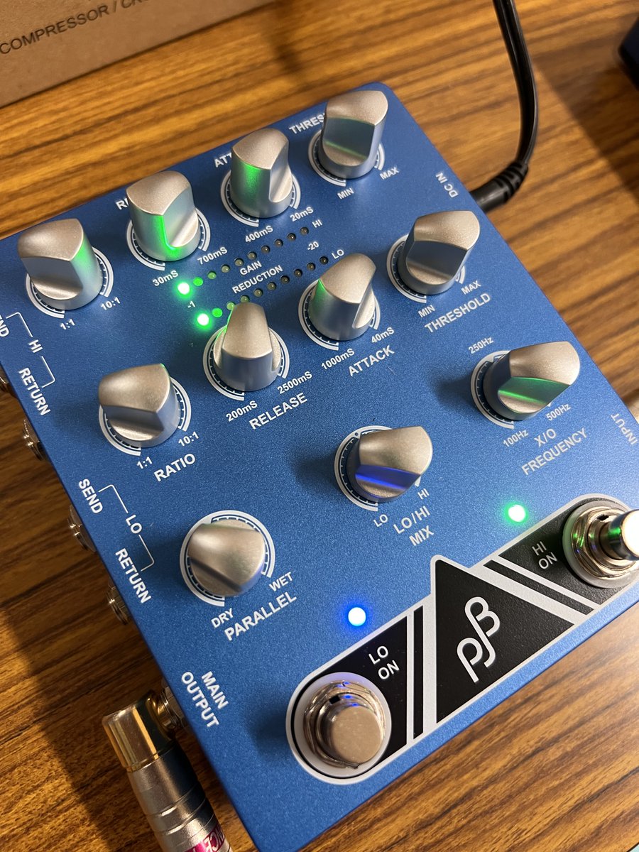 JES1988's tweet photo. 音に拘るベーシスト向けのPJB Dual Band Compressor「X2C 」が本日入荷!
レコーディングスタジオで頻繁に使用する高品位のデュアル・コンプレッサーをライブでも!全国の取扱店様への出荷を本日より開始しました!
詳しく↓
https://t.co/PBRBQ7WMQW
#pjb #philjonesbass #x2c #jesinternational https://t.co/TUVDEdAqXK