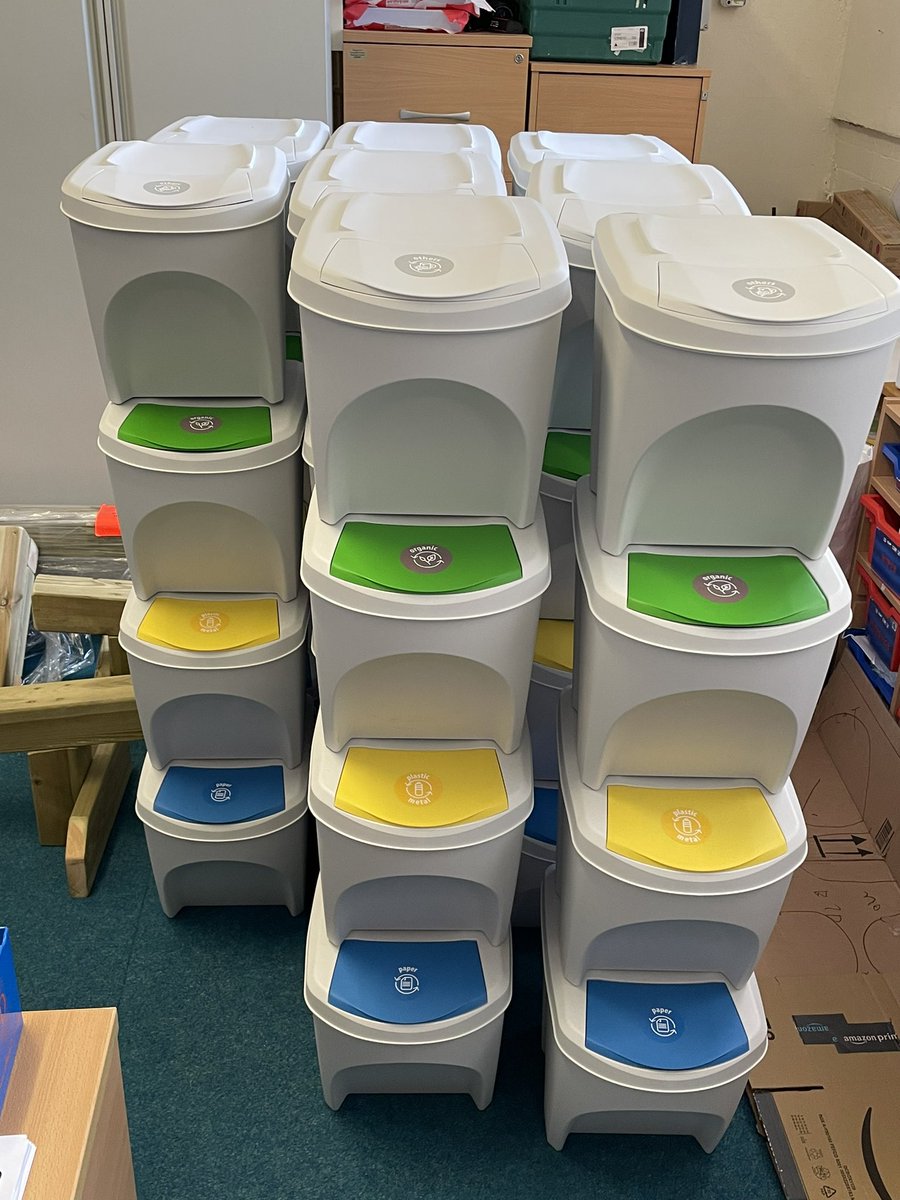 Yesterday iGlobal received a delivery of bins to help us, as a school, recycle effectively. Today, they spoke to the rest of the school in assembly and showed them how to use them. @Phip_Primary