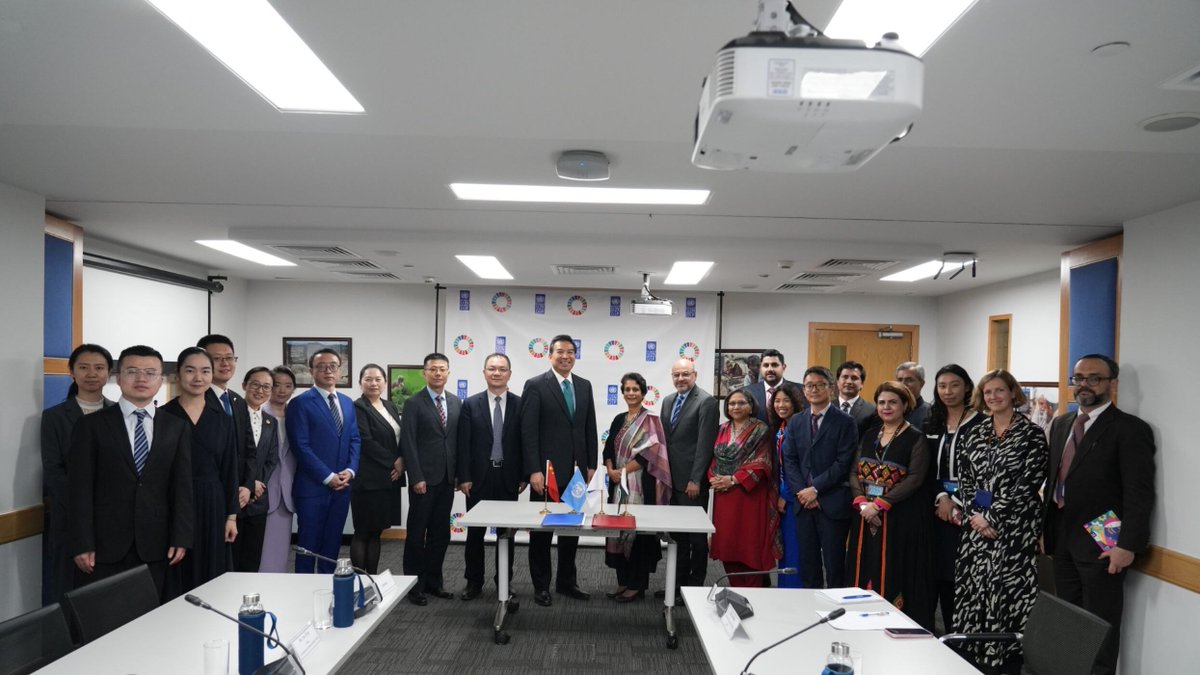 @UN Assistant Secretary General & @UNDP Regional Director for @UNDPAsiapac, @KanniWignaraja met Chairman @CIDCAofficial, Mr. Luo Zhaohui, along with representatives from the Economic Affairs Division as well as the Government of Balochistan, to discuss ongoing partnerships