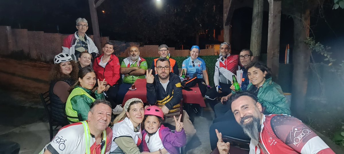 KOBDOS1's tweet photo. Kobidos yine harika bir ÇAB turuna imza attı bu hafta Pedallar Kartepenin Şirin beldesi Arslanbey'e çevrildi Merkez deki Kıraathane de Çaylar içilip sohbetler edildi. #bisikletmutluluktur #bisikletdostluktur #mutluluğapedalçevir #mutluşehirkocaeli #bisikletkeyfi #kobidos #kartepe https://t.co/8TmSp3M1Ps