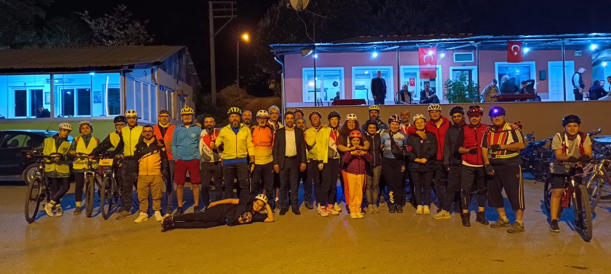 KOBDOS1's tweet photo. Kobidos yine harika bir ÇAB turuna imza attı bu hafta Pedallar Kartepenin Şirin beldesi Arslanbey'e çevrildi Merkez deki Kıraathane de Çaylar içilip sohbetler edildi. #bisikletmutluluktur #bisikletdostluktur #mutluluğapedalçevir #mutluşehirkocaeli #bisikletkeyfi #kobidos #kartepe https://t.co/8TmSp3M1Ps