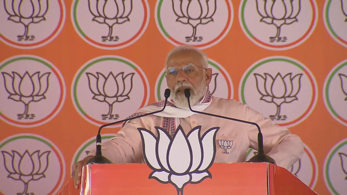 swatantrabjp's tweet photo. उत्तर प्रदेश में जो 2 लड़कों में दोस्ती है, इसका आधार भी ये तुष्टिकरण की राजनीति ही है।  

दोनों मिलकर भाषण में तो OBC-OBC करते हैं और पिछले दरवाजे से OBC का हक छीनकर अपने वोटबैंक को मजबूत करने के लिए देना चाहते हैं। 

- पीएम श्री @narendramodi जी

#मोदीमय_उत्तरप्रदेश https://t.co/djzXDIZGqb