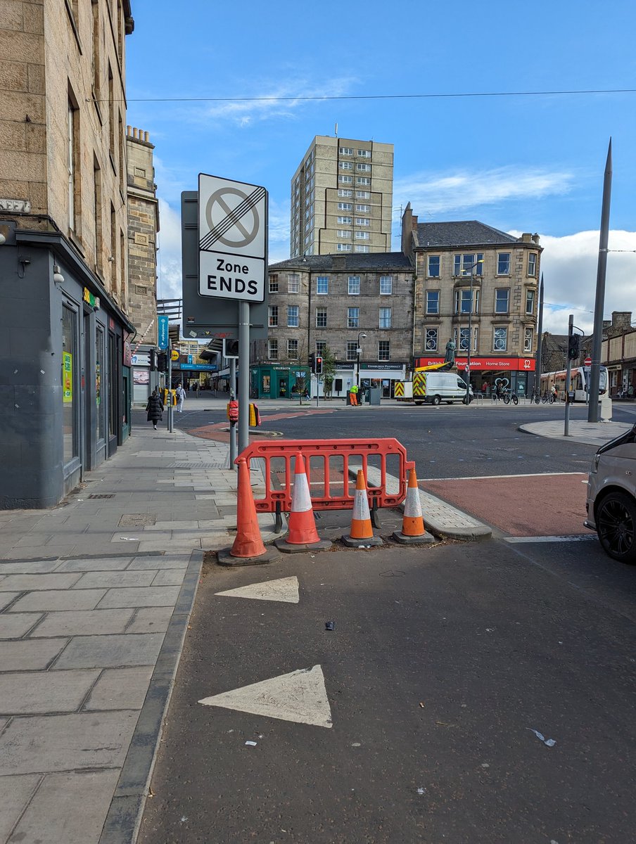 More barriers across the cycle path and the pedestrian crossing has been turned off too (new covering over push button). What is going on at the Foot of the Walk?