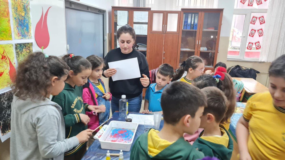 BafraHEM's tweet photo. Hayat Boyu Öğrenme Kurumları, Geleceğimiz Olan Çocuklarımızla Bulu��uyor temasıyla; Minik Eller , Büyük Hayaller Etkinliklerimiz örgün eğitim kurumlarımızda devam ediyor.Bafra Kızılırmak İlkokulu ve Bafra İsmetinönü ilkokulundaki Minik Eller ile beraberdik https://t.co/W0jxz6VWem