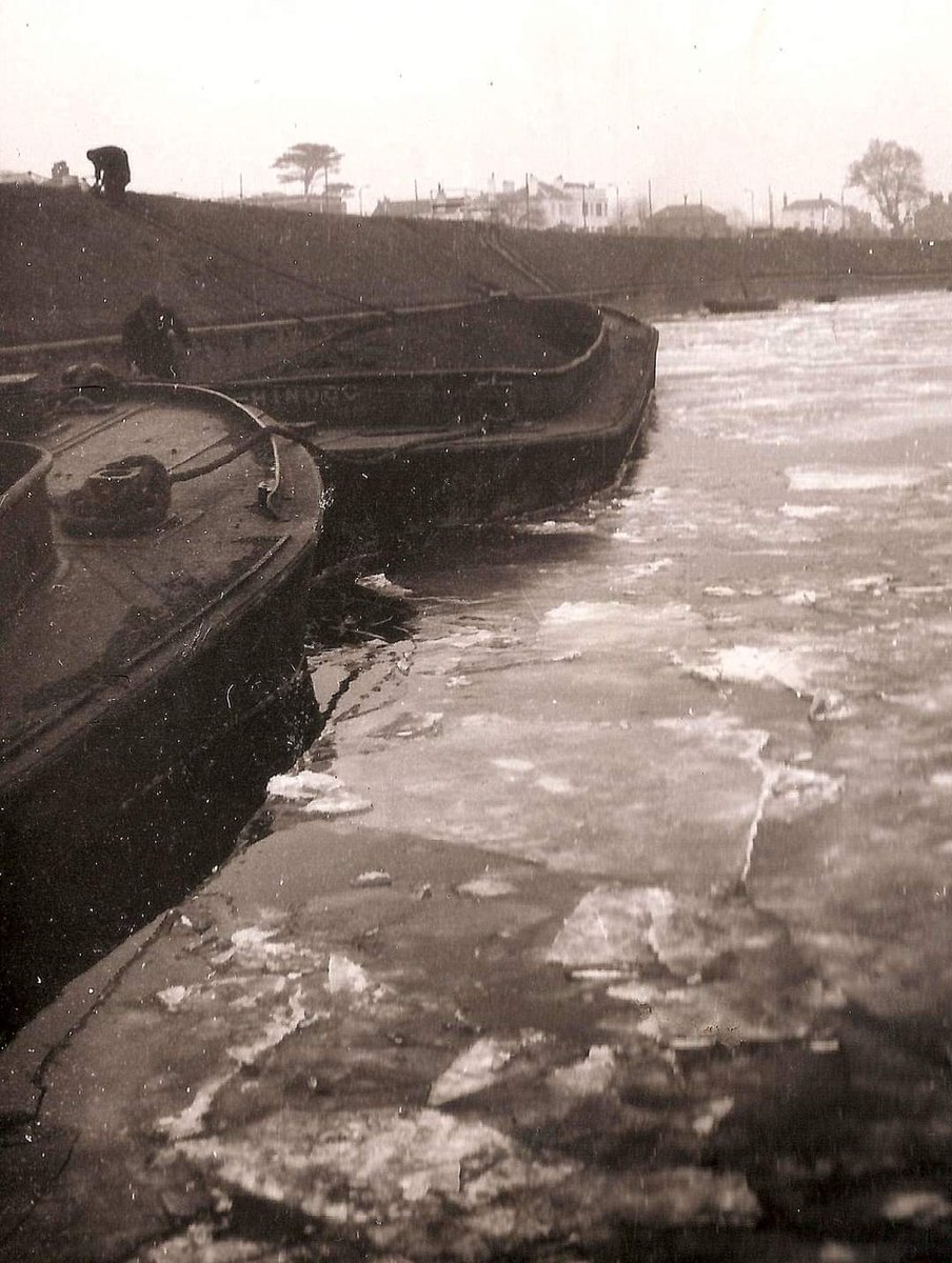 HAM icebound at Hampton - The Big Freeze Feb 1954 photo: Dave jessop collection