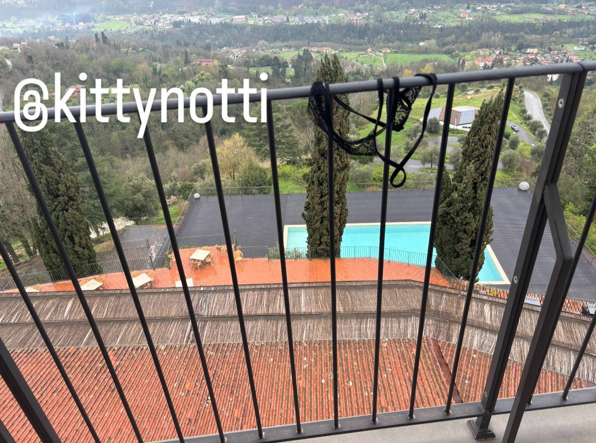 kittynott1's tweet photo. With the weather so fine, great views like this, what else do you expect me to do, babes? I am nude here enjoying while it still lasts 😍😜. Wishing you were here with me ❤️❤️

#nsfw #adult #adultsonly #love #france #enjoylife #enjoylifetothefullest https://t.co/LAuIFHg7qC