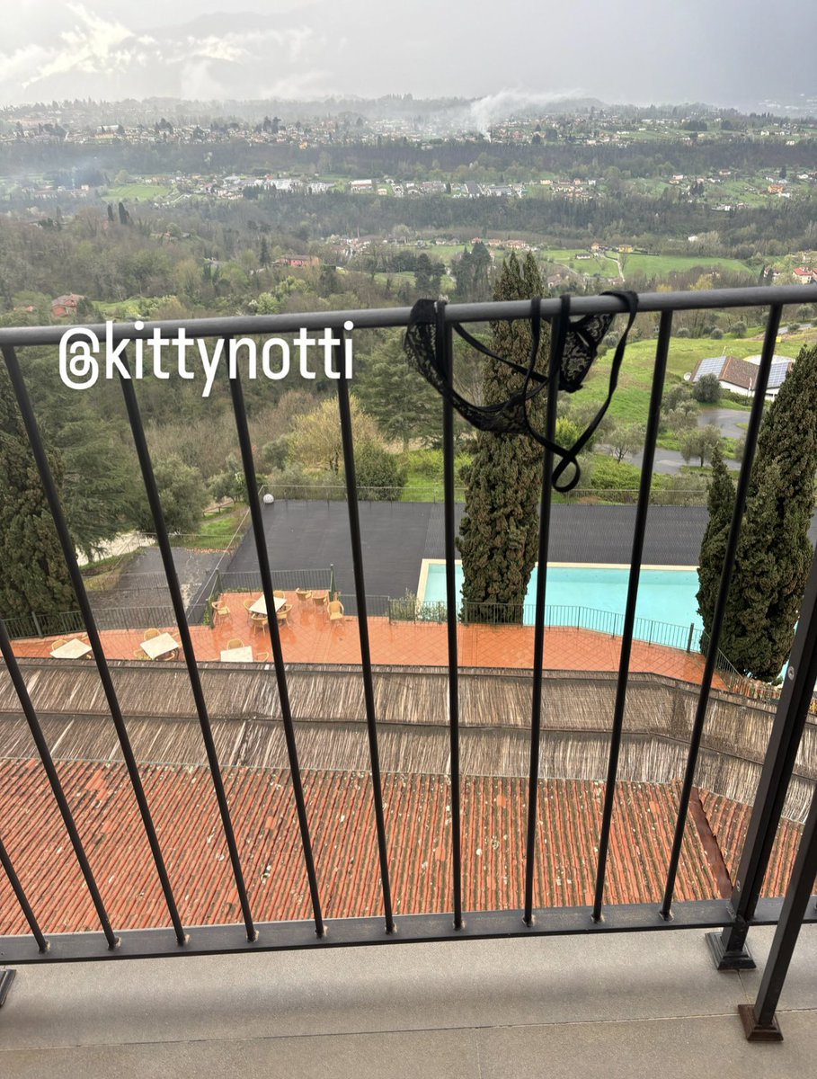 kittynott1's tweet photo. With the weather so fine, great views like this, what else do you expect me to do, babes? I am nude here enjoying while it still lasts 😍😜. Wishing you were here with me ❤️❤️

#nsfw #adult #adultsonly #love #france #enjoylife #enjoylifetothefullest https://t.co/LAuIFHg7qC