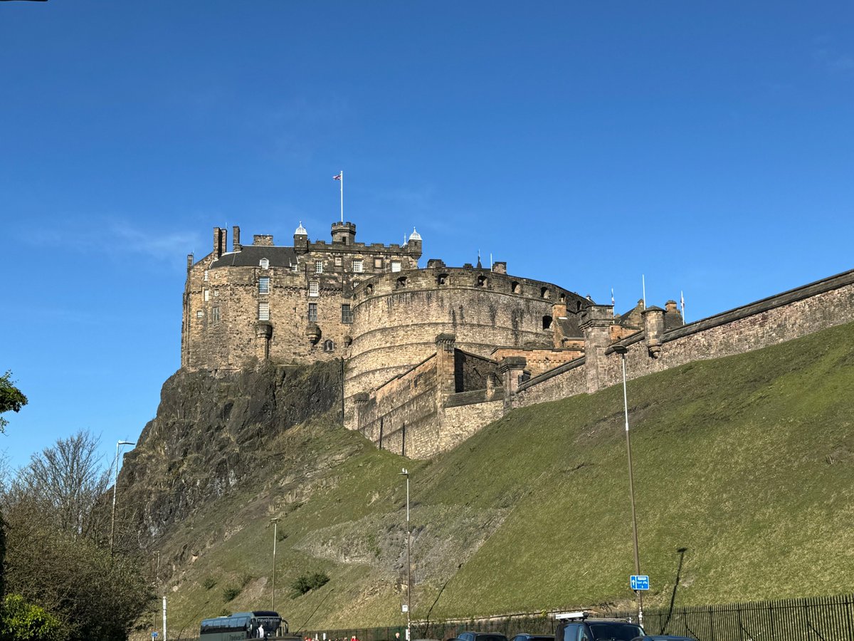 esvjohn's tweet image. Edinburgh Castle in all its glory! The UNIQUE SCOTLAND Podcast is now published. Download or click link exclusivescottishvisits.co.uk/unique-scotlan…
 #edinburgh #edinburghcastle #jacobite #army #NationalWarMemorial #stmargarets @VisitBritain  @VisitScotland @RoyalScotsClub @KirstyWark