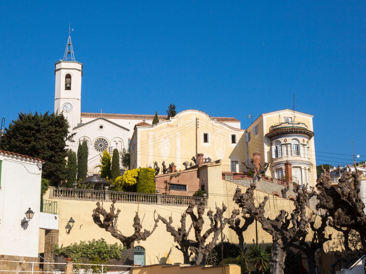 🌿 Descobreix el patrimoni arquitectònic de #CaldesdEstrac amb l'itinerari turístic que proposa el municipi. Tot indicat amb plafons informatius podràs anar descobrint la història d'aquest racó mediterrani.🌊 ℹ️ caldetes.cat @CostaBcnMaresme @ajcaldetes @bcnmoltmes