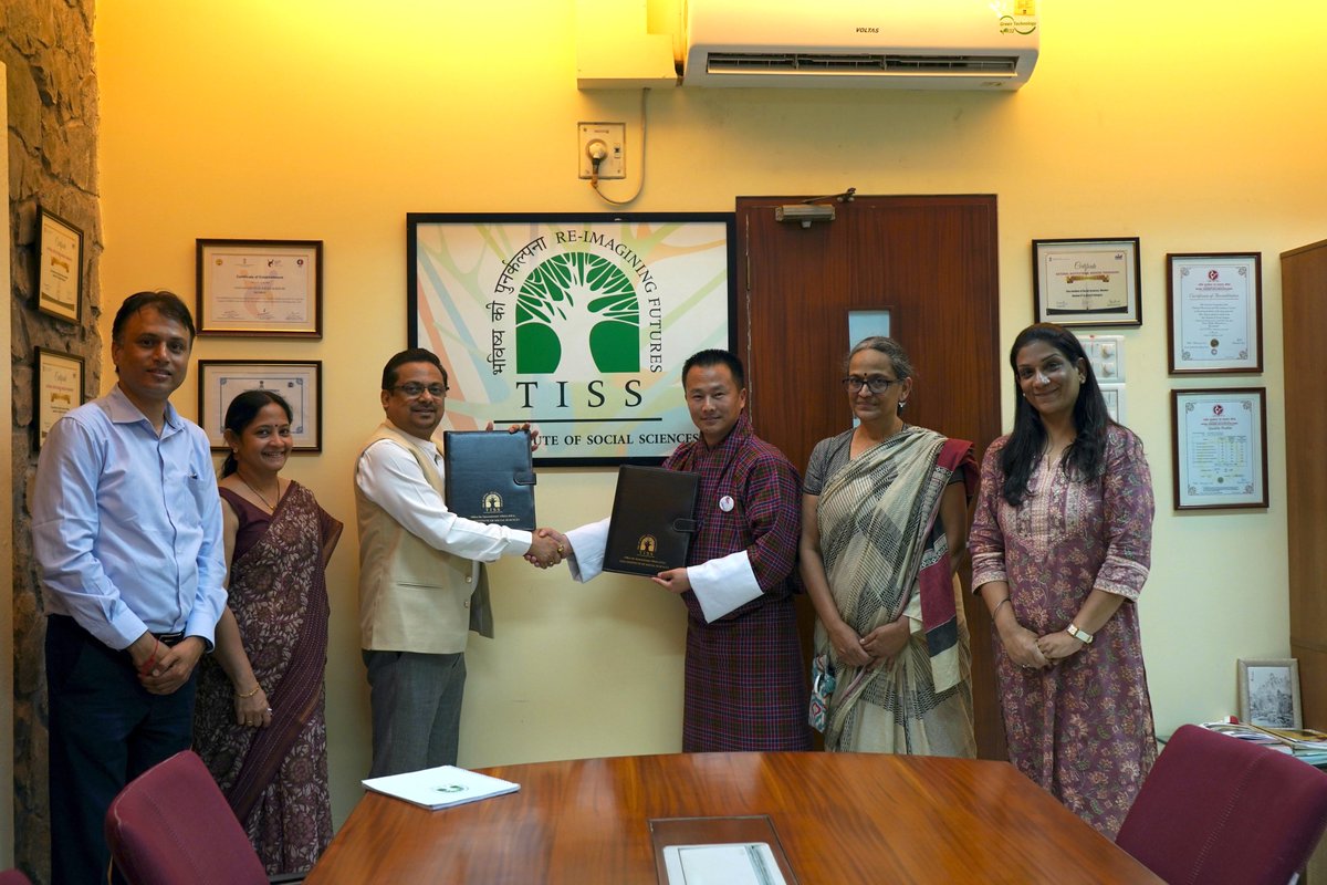 #Announcement TISS signed an MoU with Teacher Development Division, Dept. of School Education, Govt. of Bhutan. The signing ceremony took place in the presence of Prof. Shankar Das (Pro Vice-Chancellor), Prof. Padma M. Sarangapani (Chairperson, @cete_tiss) and Mr Dorji Wangchuk.