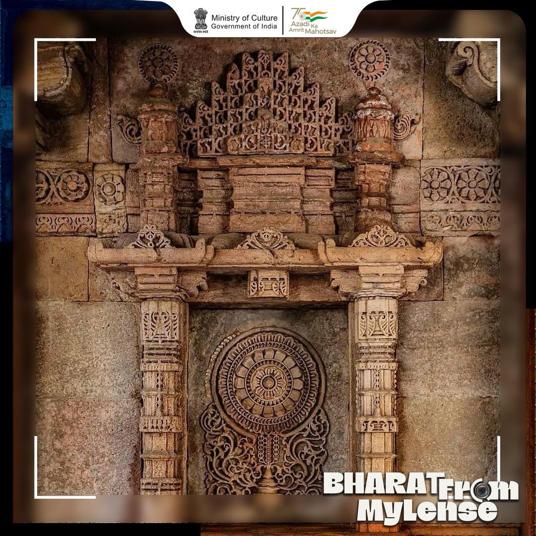 Adalaj Ni Vav: Intricatly carved pillars still stand intact ! To get featured tag us in your picture/video and use #BharatFromMyLense in the caption. #IncredibleIndia #MainBharatHoon @GujaratTourism