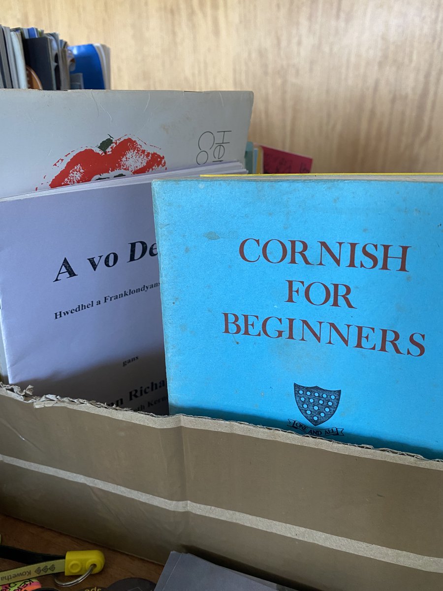 Cornish speakers & learners joined in a 3 day celebration of the language at the #CornishLanguage Weekend! The event gave attendees the change to practise speaking, listening and writing in Cornish. Tom Howe found out more: mixcloud.com/chaosradiouk/c… #KeepItCHAOS @Kowethas1