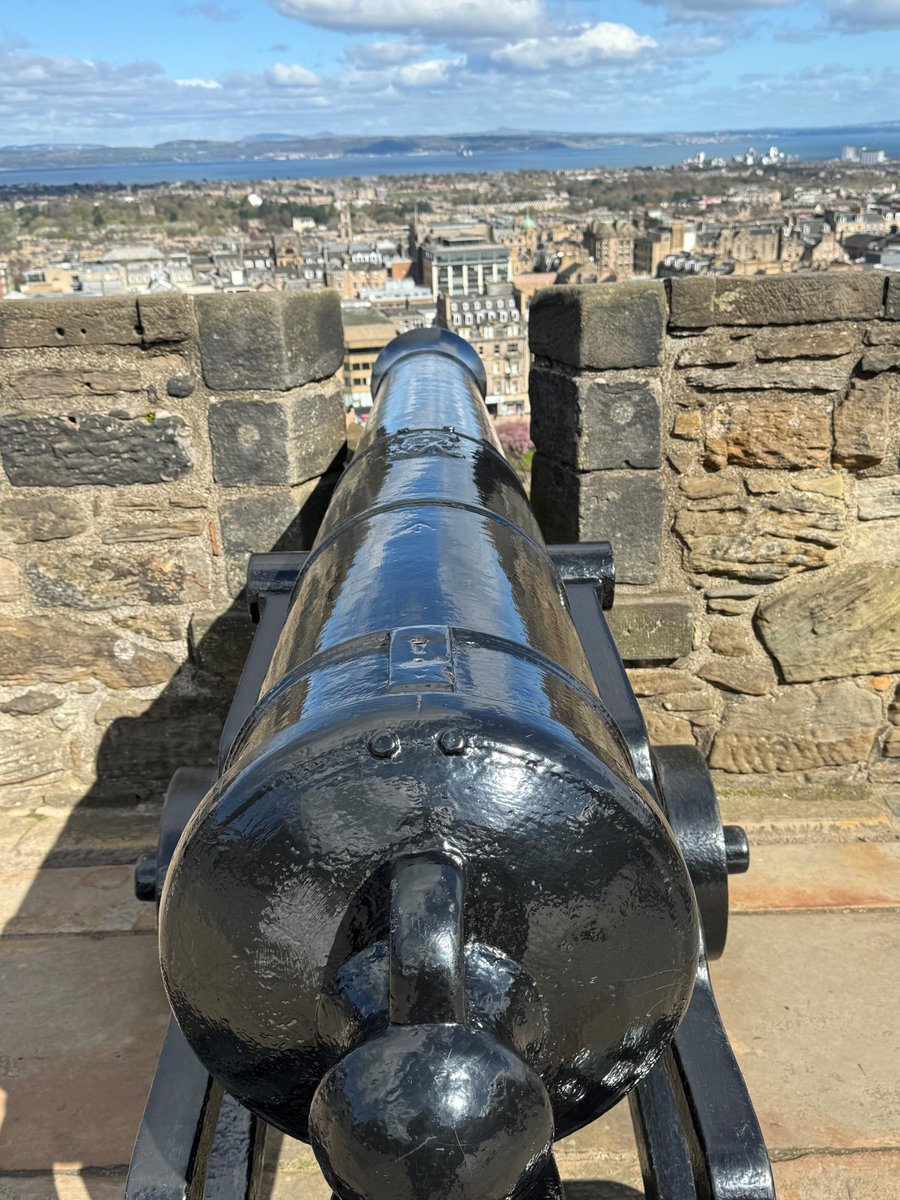 Edinburgh Castle in all its glory! The UNIQUE SCOTLAND Podcast is now published. Download or click link exclusivescottishvisits.co.uk/unique-scotlan…
 #edinburgh #edinburghcastle #jacobite #army #NationalWarMemorial #stmargarets @VisitBritain  @VisitScotland @RoyalScotsClub @KirstyWark