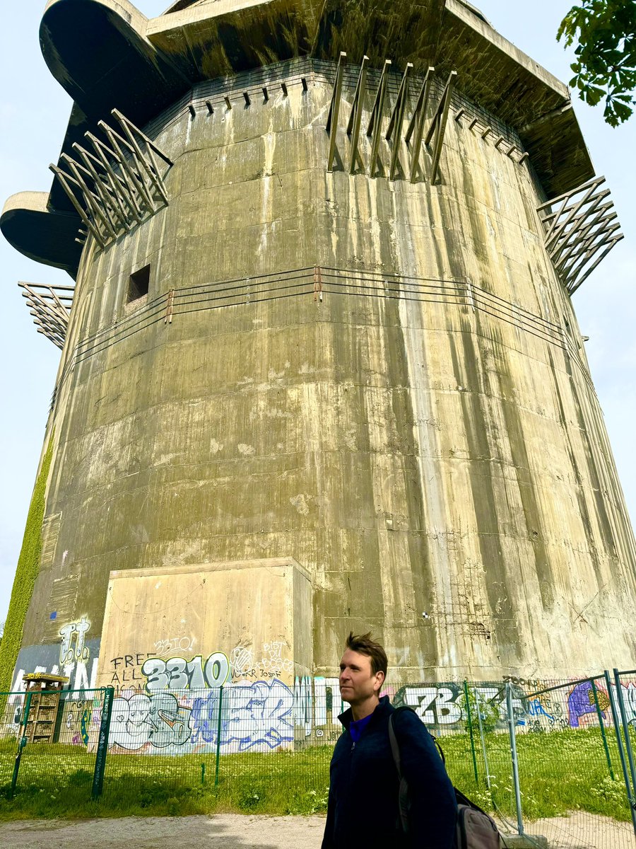 WW2 gun towers still stand in Vienna. A reminder👉 🔴 Battles are inevitable 🟡 Hostilities are temporary 🟢 Enemies can become allies Passing through #Augarten now