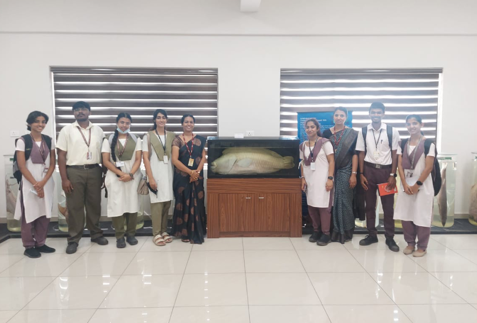 Students of Amrita School of Pharmacy Visited Marine Biodiversity Museum, CMFRI, Kochi, as part of the initiative organized by the Indian Pharmaceutical Association (Kerala State Branch). Read more: amrita.edu/news/students-… #Amrita #Pharmacy #kerala #Kochi #AmritaUniversity