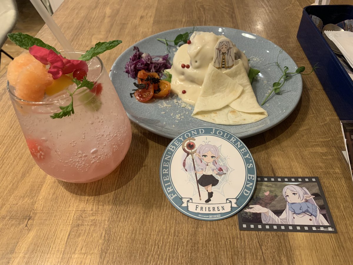 フリーレンカフェ名古屋お邪魔してます☕️
オシャレで、可愛くて感動😭✨

そして自引きでフリーレン引いてしまった幸運な自分はきっと明日死ぬんだろうなぁ😇
ありがとうございます✨️
#葬送のフリーレン 
#フリーレン