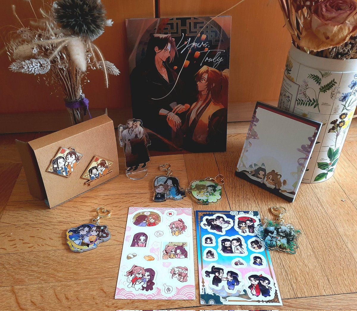 Finally received it!
Thank you <a href="/changguzine/">YOURS, TRULY. @ LEFTOVERS</a> for the hard work!
All the merchs and illustrations are gorgeous 🧡