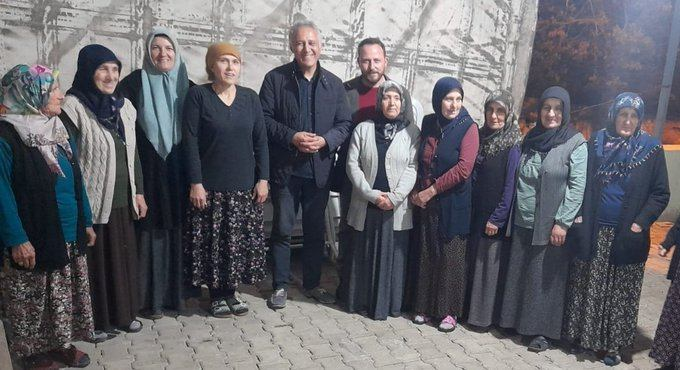 Sivil Toplumun Haşarı Çocuğu TÜKETİCİLER BİRLİĞİ'nden;
Çambükü Köylülerinin hukuk savaşında yüzleri güldüren yargı kararı.
Çambükü kazandı,
Ülke kazandı,
Yapay etçiler ve sütçüler kaybetti.
Demek ki neymiş?
Hak Fizan'da da olsa aranmalıymış.