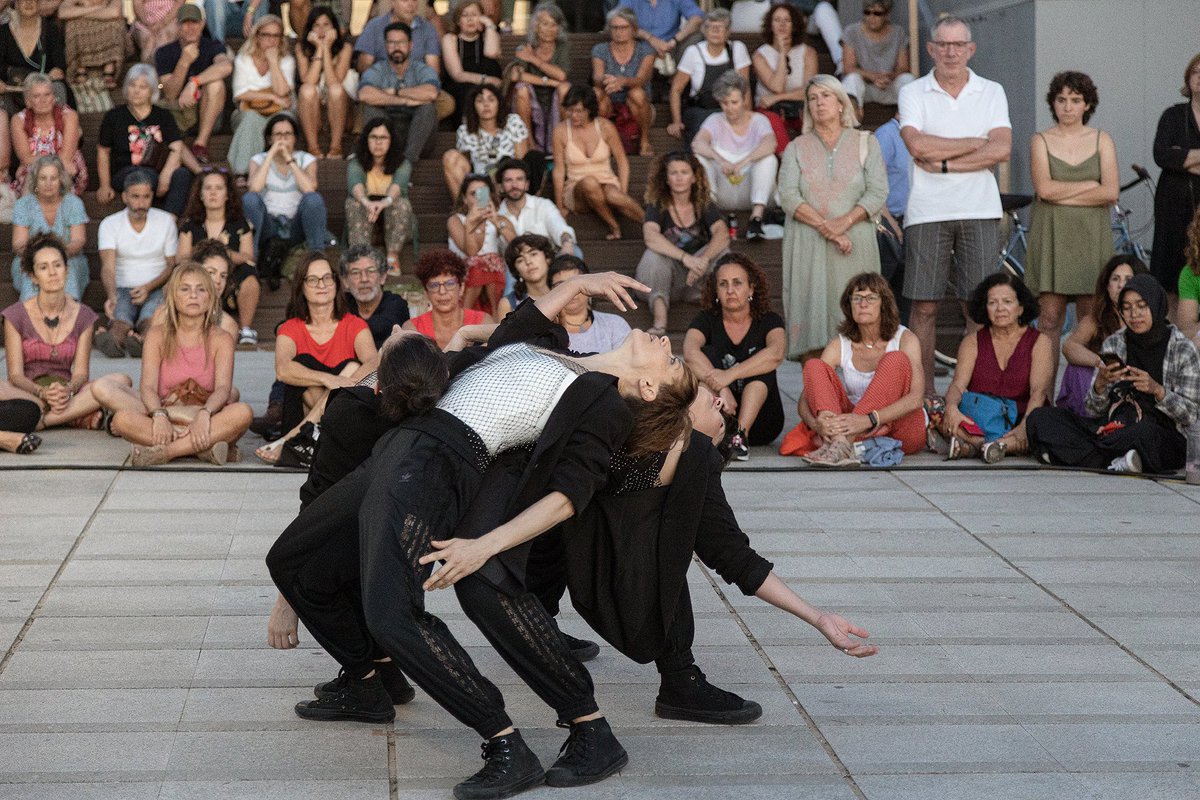 Con "Perseidas", Dos Proposiciones Danza Teatro quiere homenajear el trabajo en equipo, poniendo de relieve que, por muy insignificante que seamos en comparación con todo el universo, en compañía puedes navegarlo, incluso disfrutarlo e iluminarlo. 

ℹ️ cicus.us.es/ahoradanza2024…