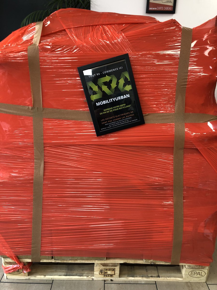 MobilityUrban's tweet photo. Et hop départ pour une nouvelle vie pour les EDPM en #recyclage . Les déchets électriques sont des déchets spéciaux qui doivent être retraités par un organisme agréé comme @Ecologic_France #solutionEDPM https://t.co/WsWSW7jU9P